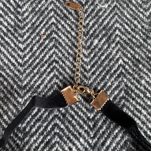 *NEW* 18K Gold Plated Stainless Steel Large Heart Choker Necklace (GOLD) - Picture 9 of 9